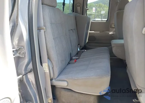 2001 Toyota Tundra Sr5 V8 from USA, damaged, VIN 5TBBT44191S168009